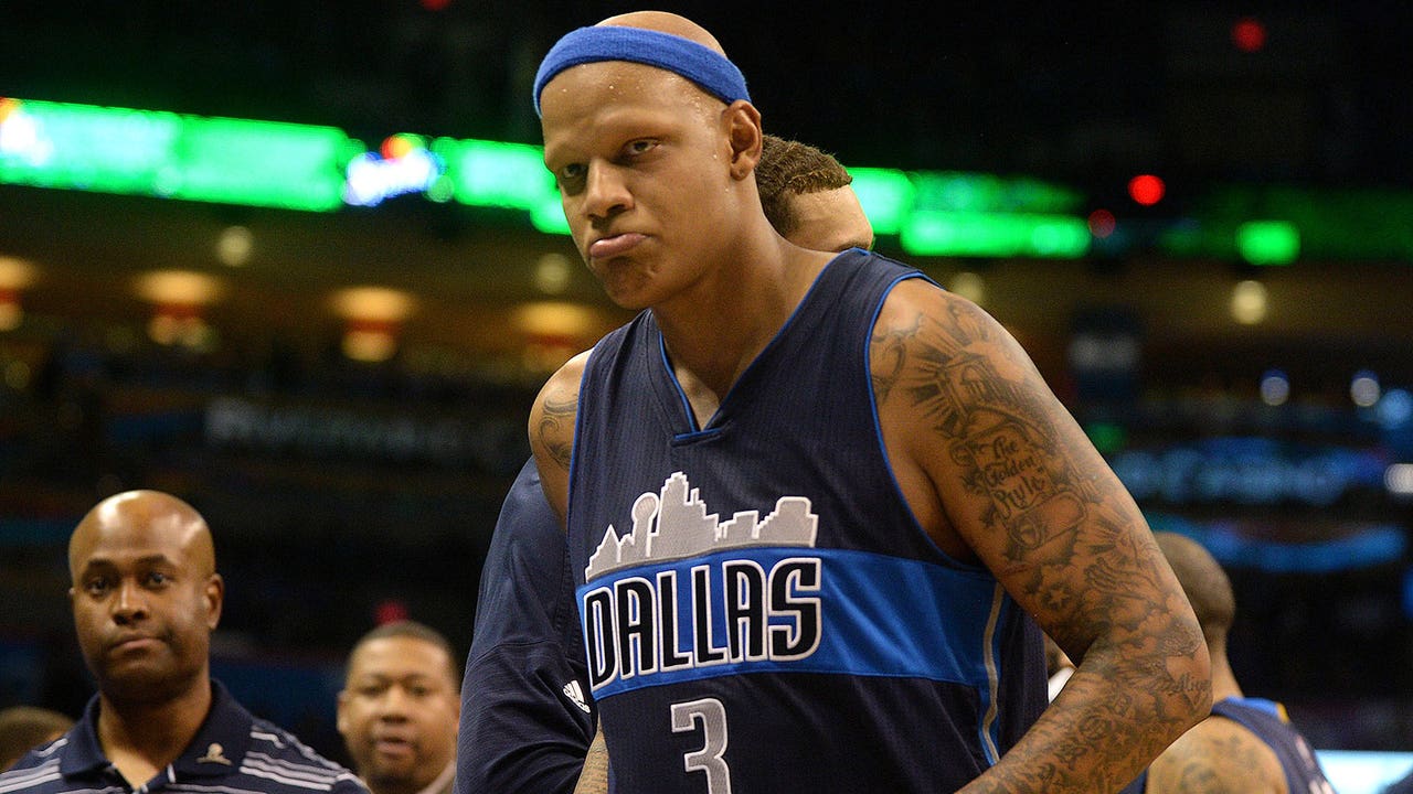 Westbrook, Villanueva ejected as Thunder top Mavs in chippy affair